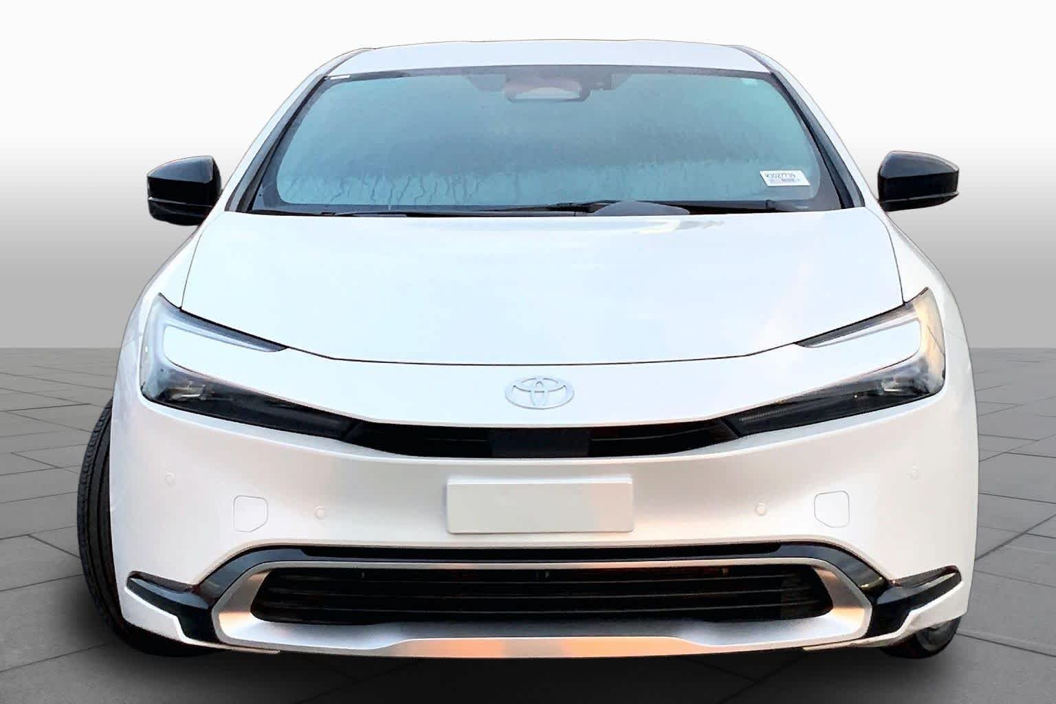 Used 2024 Wind Chill Pearl Toyota XSE image 4