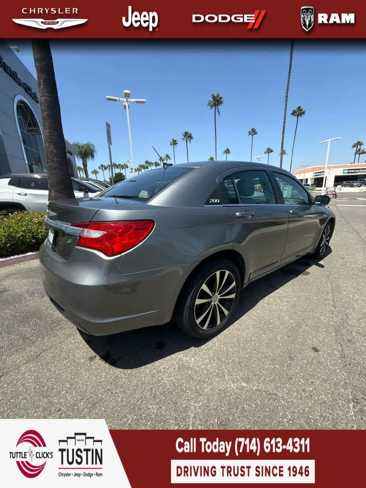 Used 2012 Tungsten Metallic Chrysler Touring image 4