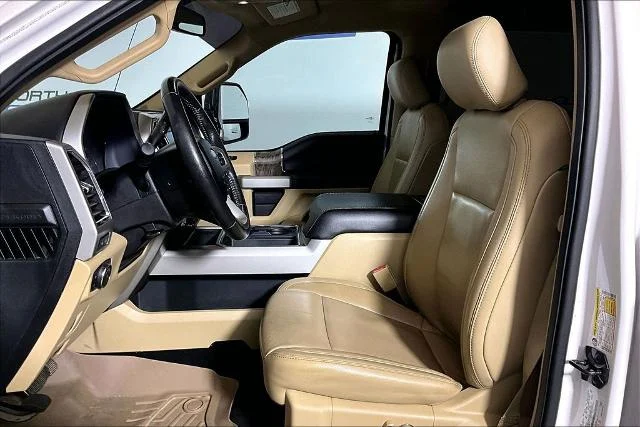 Certified Used 2018 White Platinum Clearcoat Metallic Ford Lariat image 46