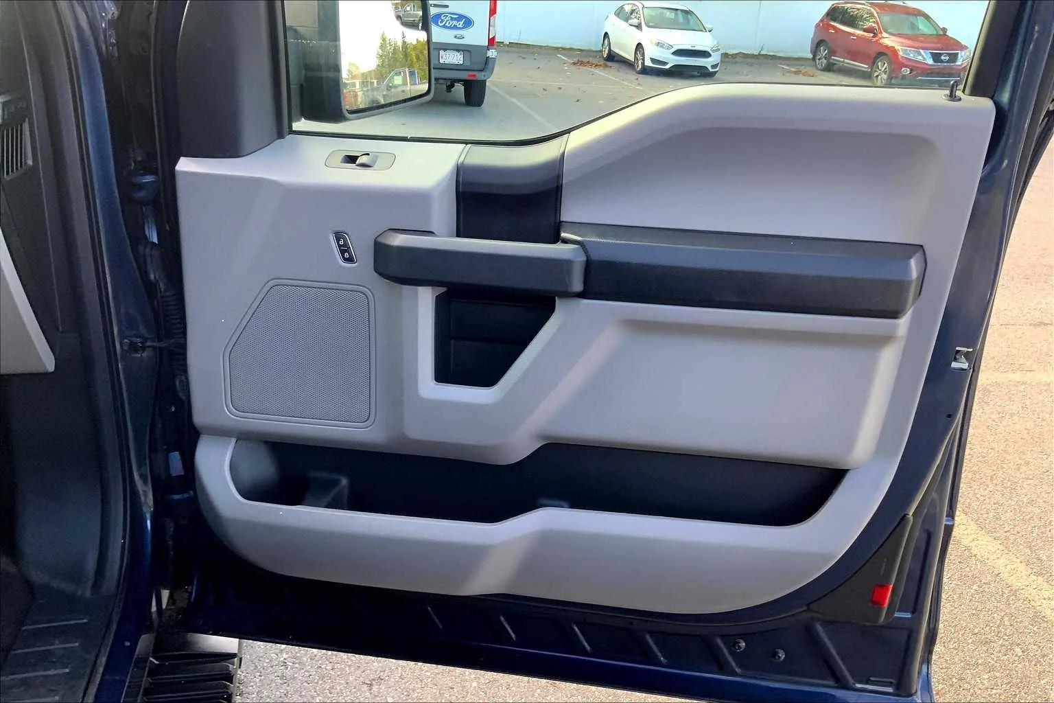 Used 2018 Blue Jeans Metallic Ford XL image 23