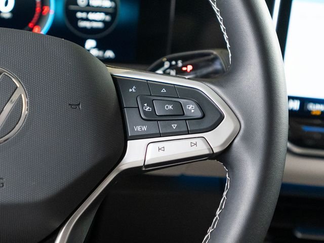 2025 Volkswagen Tiguan SE - Photo 17