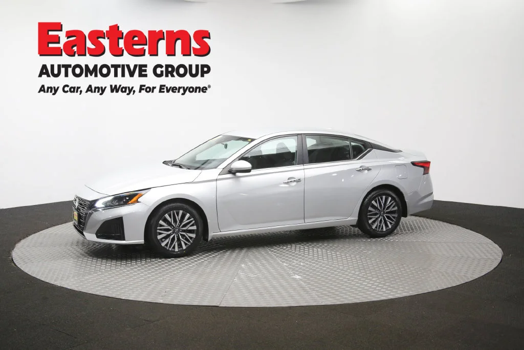 Used 2023 Silver Nissan 2.5 SV image 58