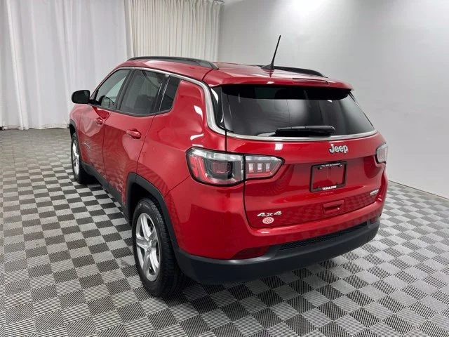 Used 2024  Jeep Latitude image 6