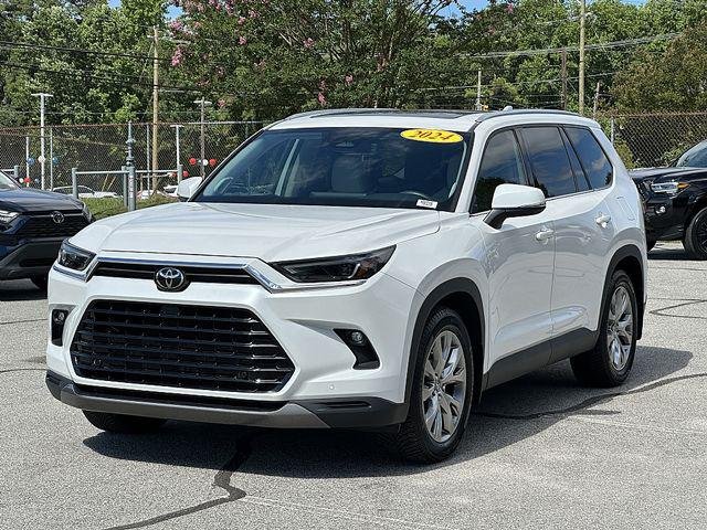 Certified Used 2024 WIND CHILL PEARL Toyota  image 4