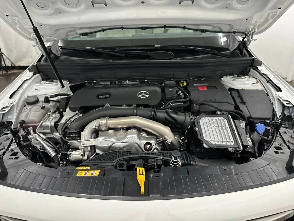 New 2026 White Mercedes-Benz GLB 250 image 12