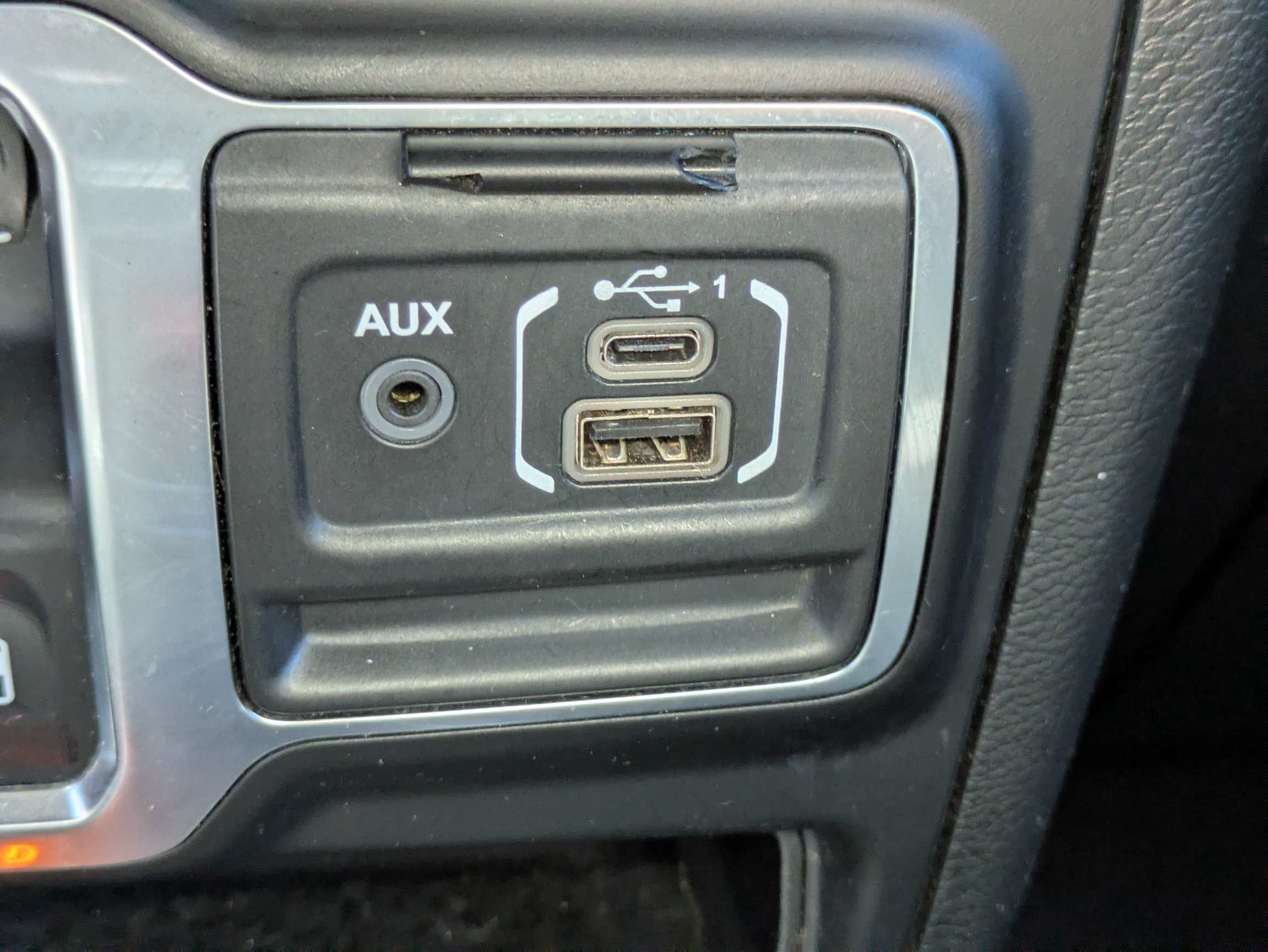 Used 2023 Green Jeep Sport image 19