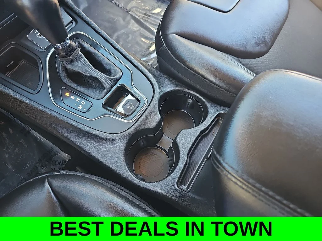 Used 2021 Silver Jeep Latitude Plus image 22