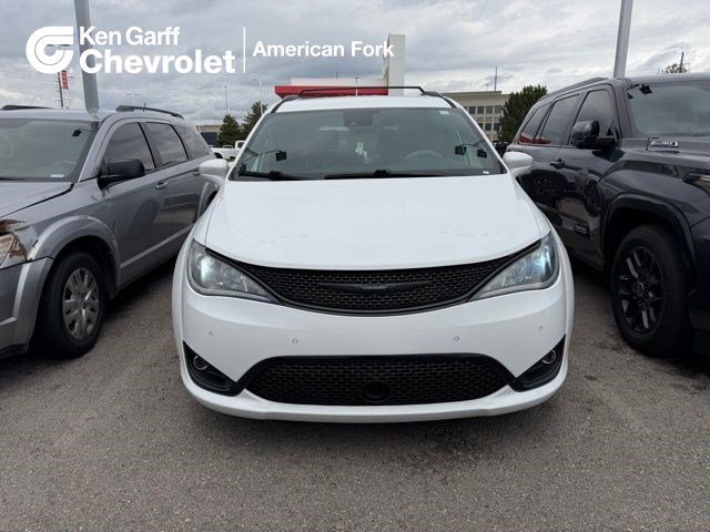 2019 Chrysler Pacifica Touring L's photo