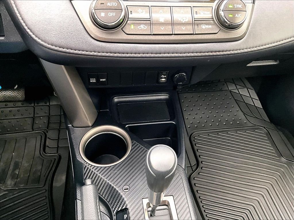 Used 2015 Brown Toyota XLE image 27