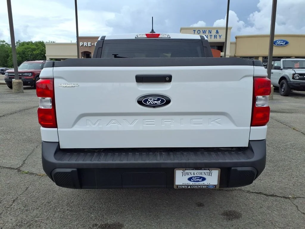 Used 2025 White Ford XL image 20