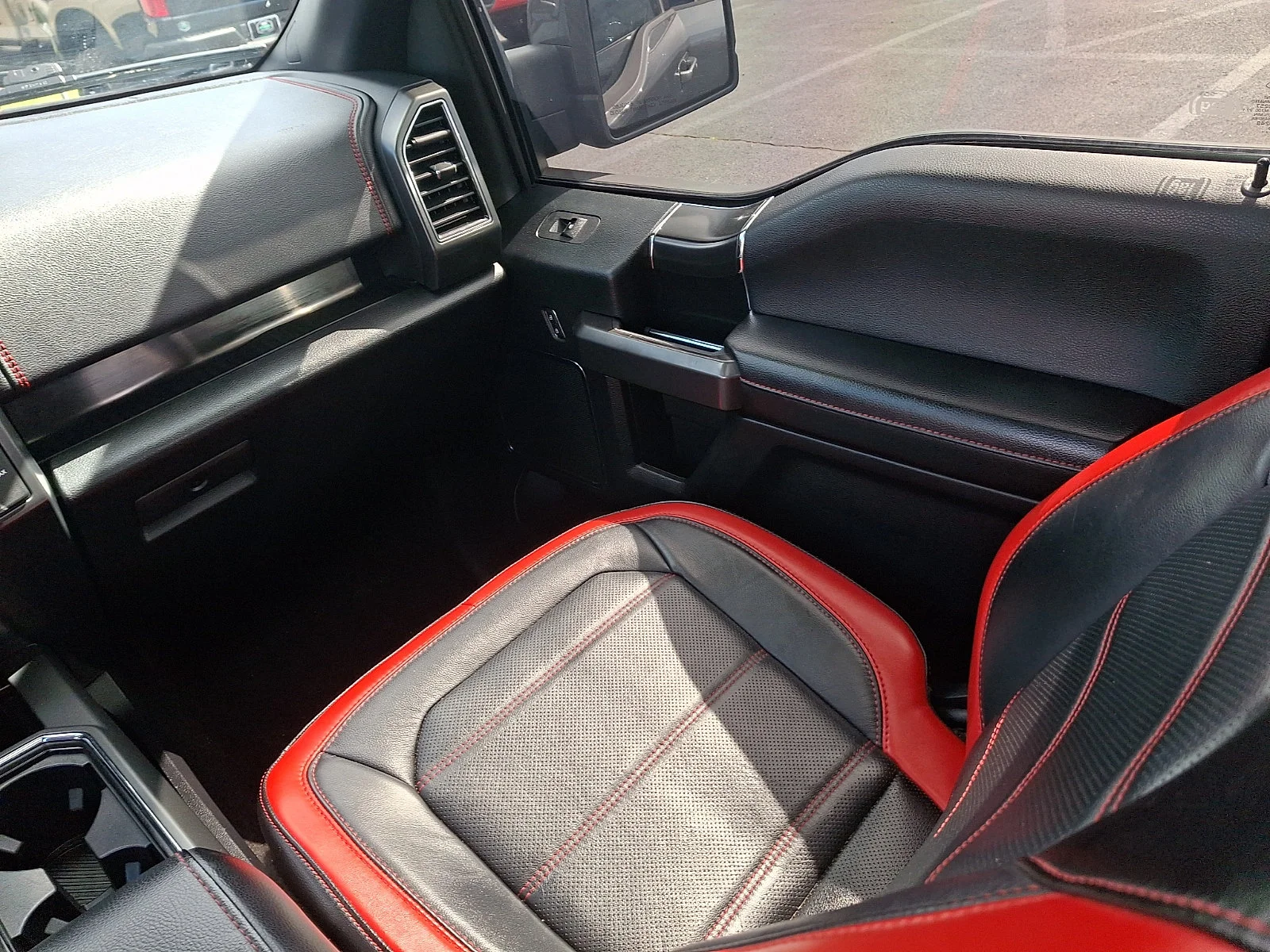 Used 2019 Magnetic Metallic   J7 Ford LARIAT image 16