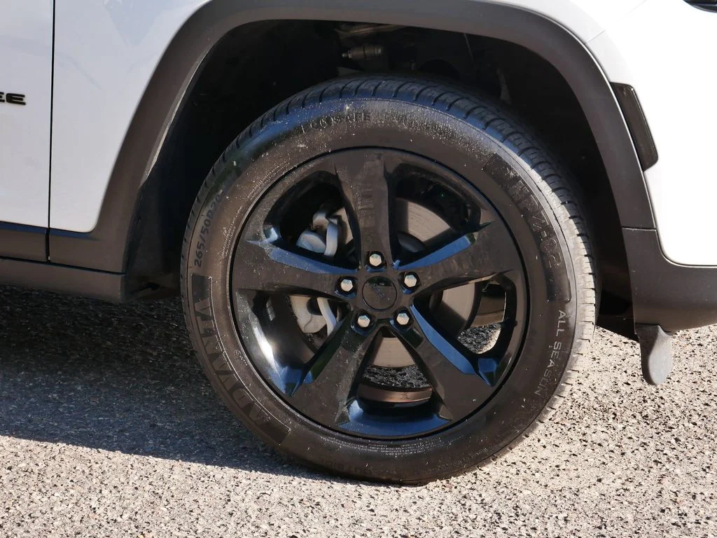 Used 2022 White Jeep Altitude image 7