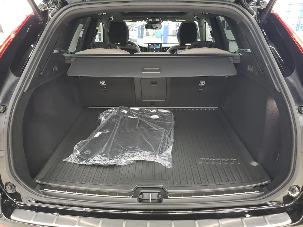 New 2026 Onyx Black Volvo Plus image 9
