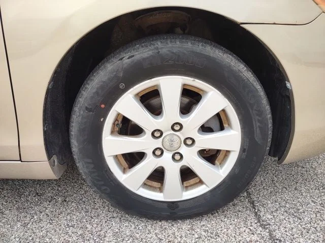 Used 2009  Toyota  image 24