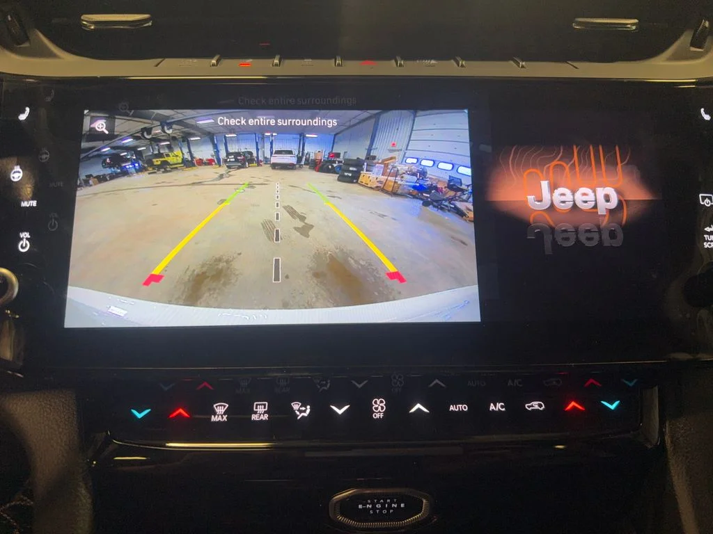 New 2026 Bright White Clear-Coat Exterior Paint Jeep Altitude image 19