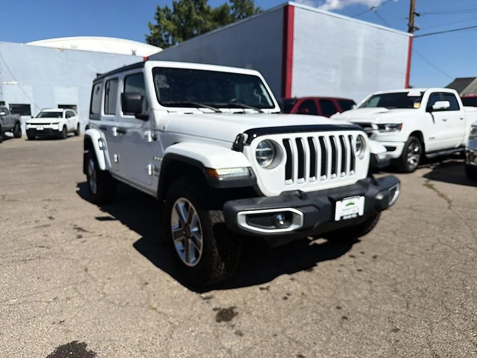 Used 2019 Bright White Jeep Sahara image 5