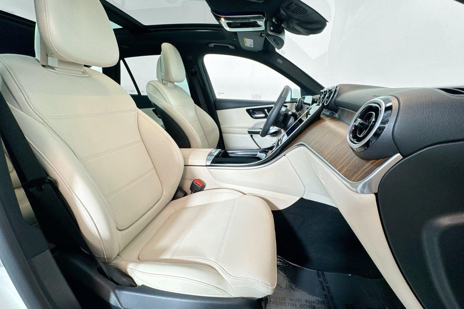 Used 2026 Polar White Mercedes-Benz GLC 300 image 27