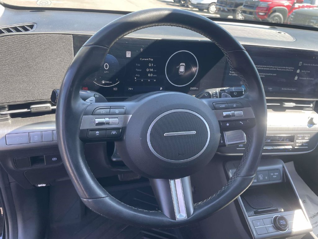 Used 2025 Black Hyundai SEL Convenience image 15