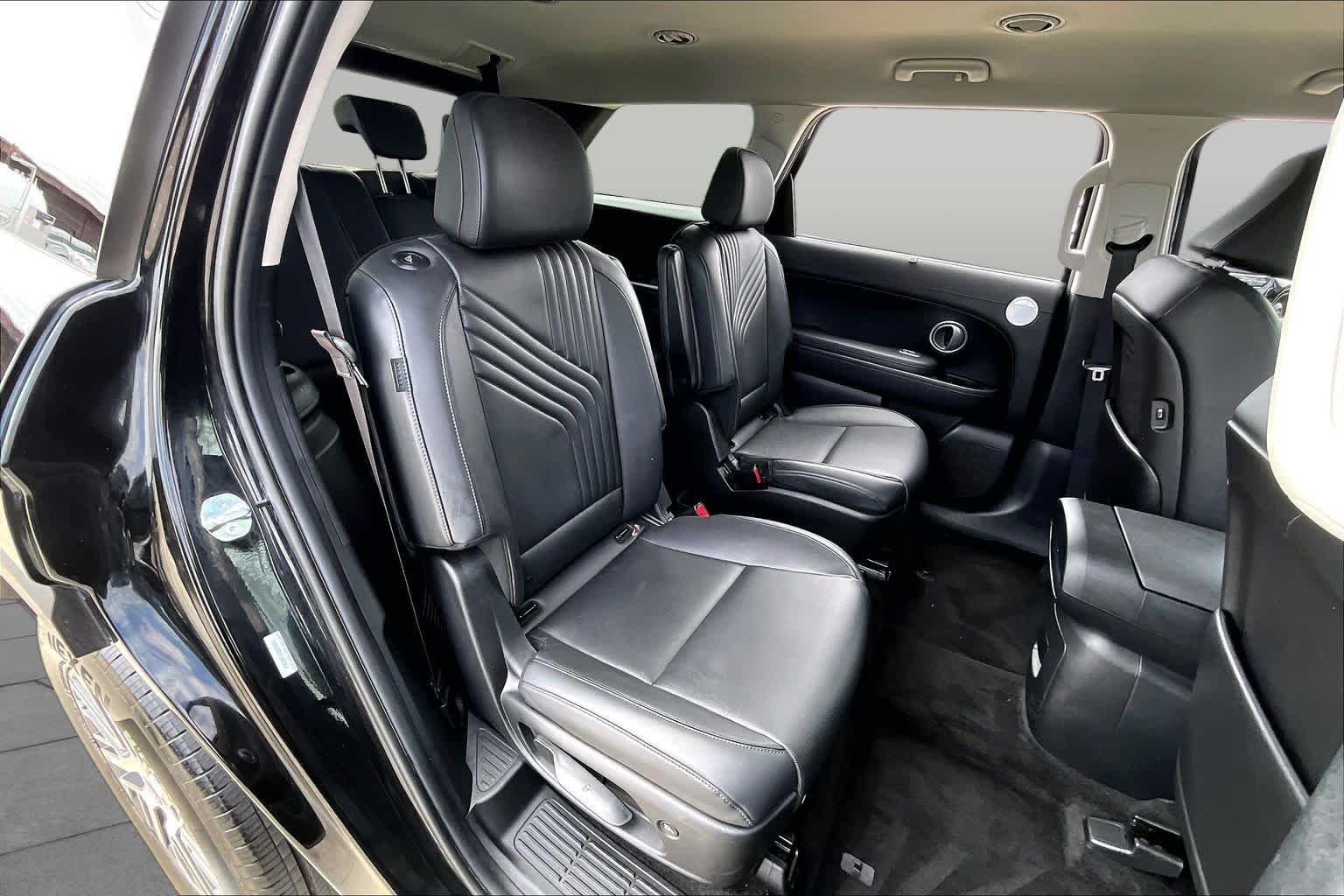 Used 2026 Abyss Black Pearl Hyundai SEL 7P image 20