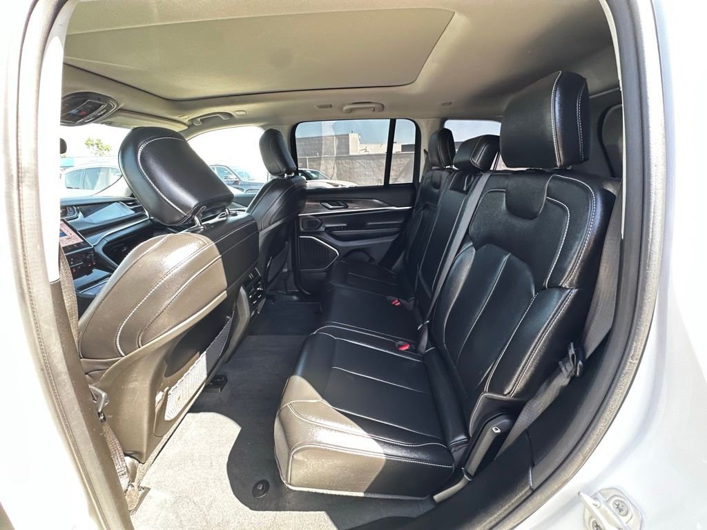 Used 2022 White Jeep 4xe image 18