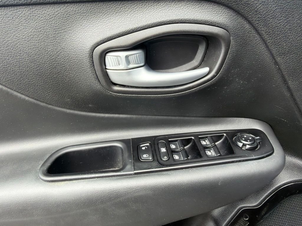 Used 2020 Blue Jeep Latitude image 10