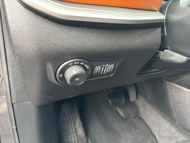 Used 2024 Gray Jeep Limited image 16
