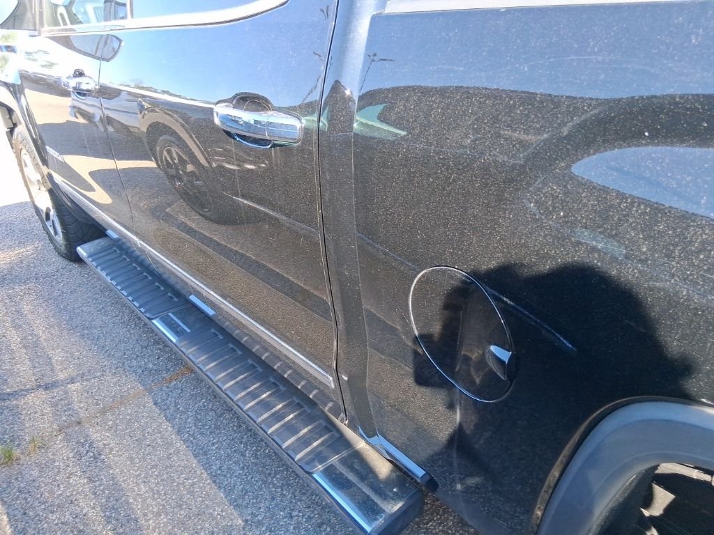 Used 2015 Black GMC Denali image 9