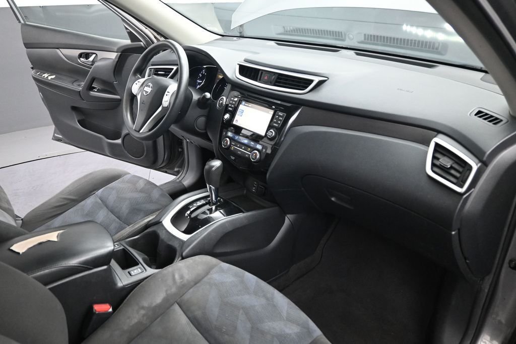 Used 2015 Gray Nissan SV image 27