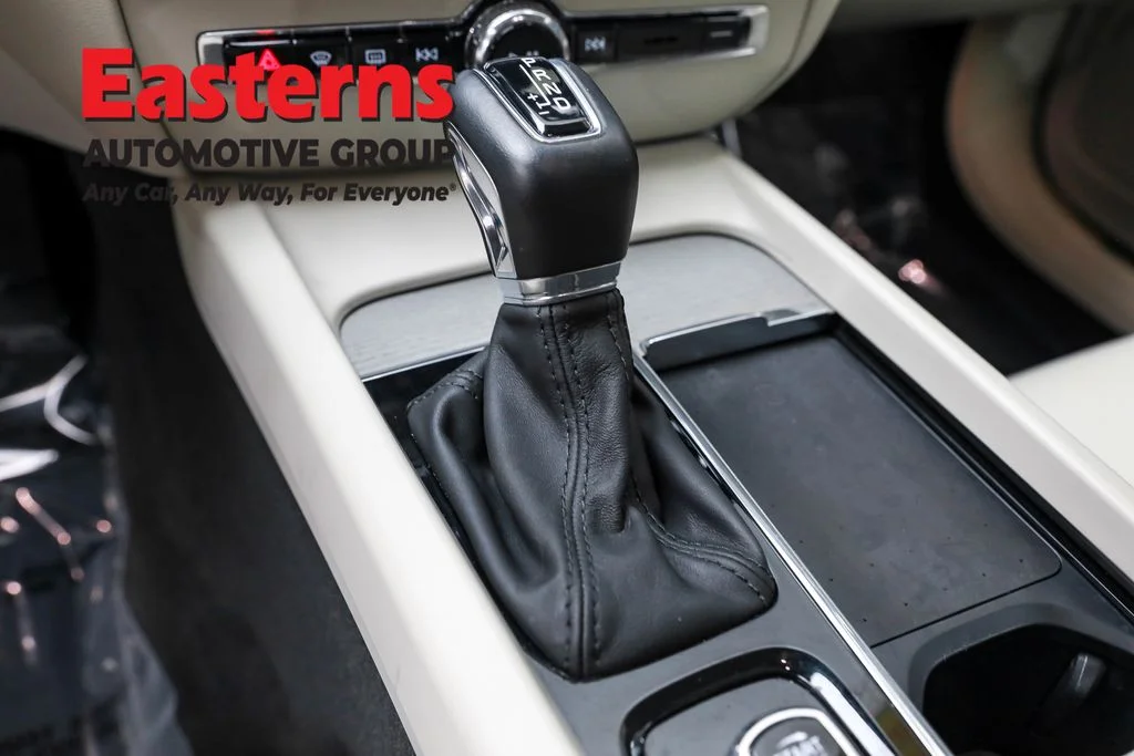 Used 2022 Black Volvo T5 image 13