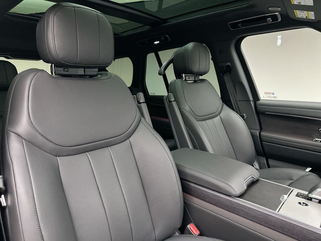 New 2026 Carpathian Grey Land Rover SE image 6