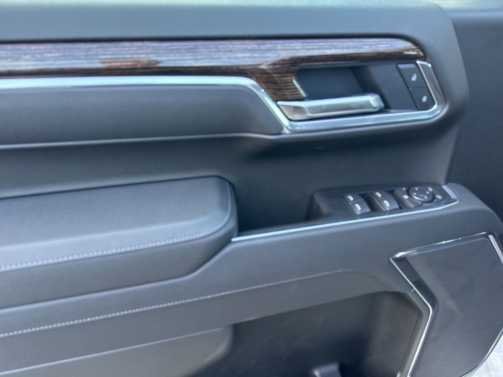 New 2026 Summit White GMC SLE image 9