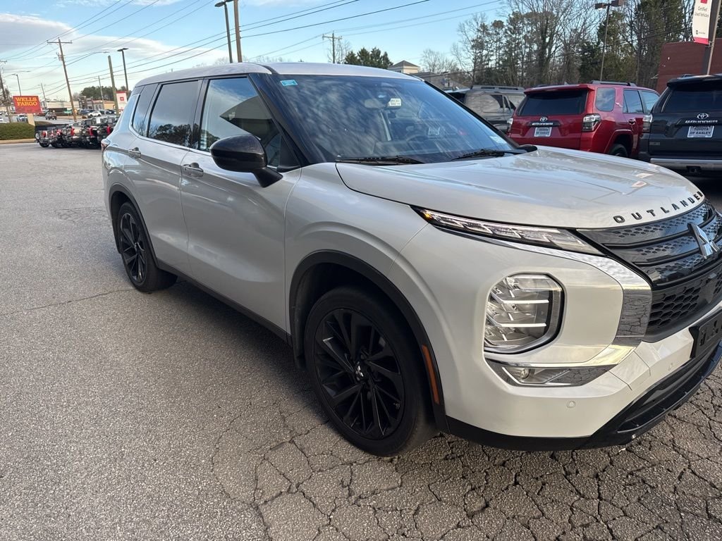 2022 Mitsubishi Outlander Black Edition