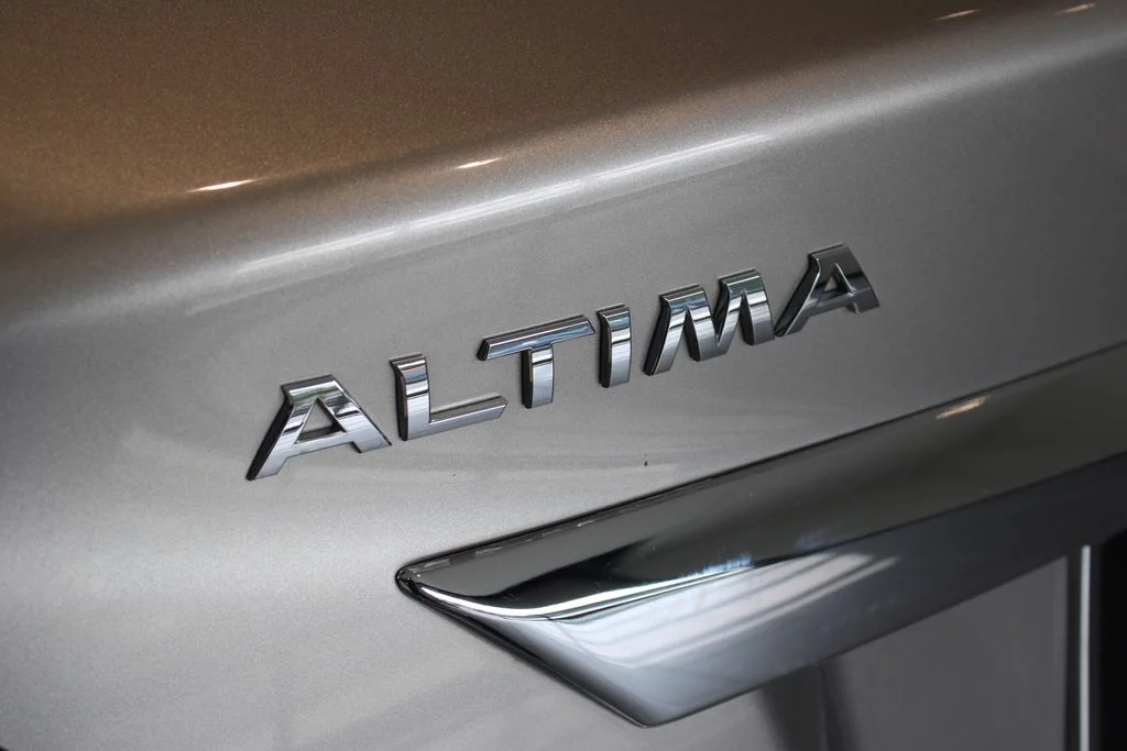 Used 2014 Saharan Stone Nissan 2.5 S image 34