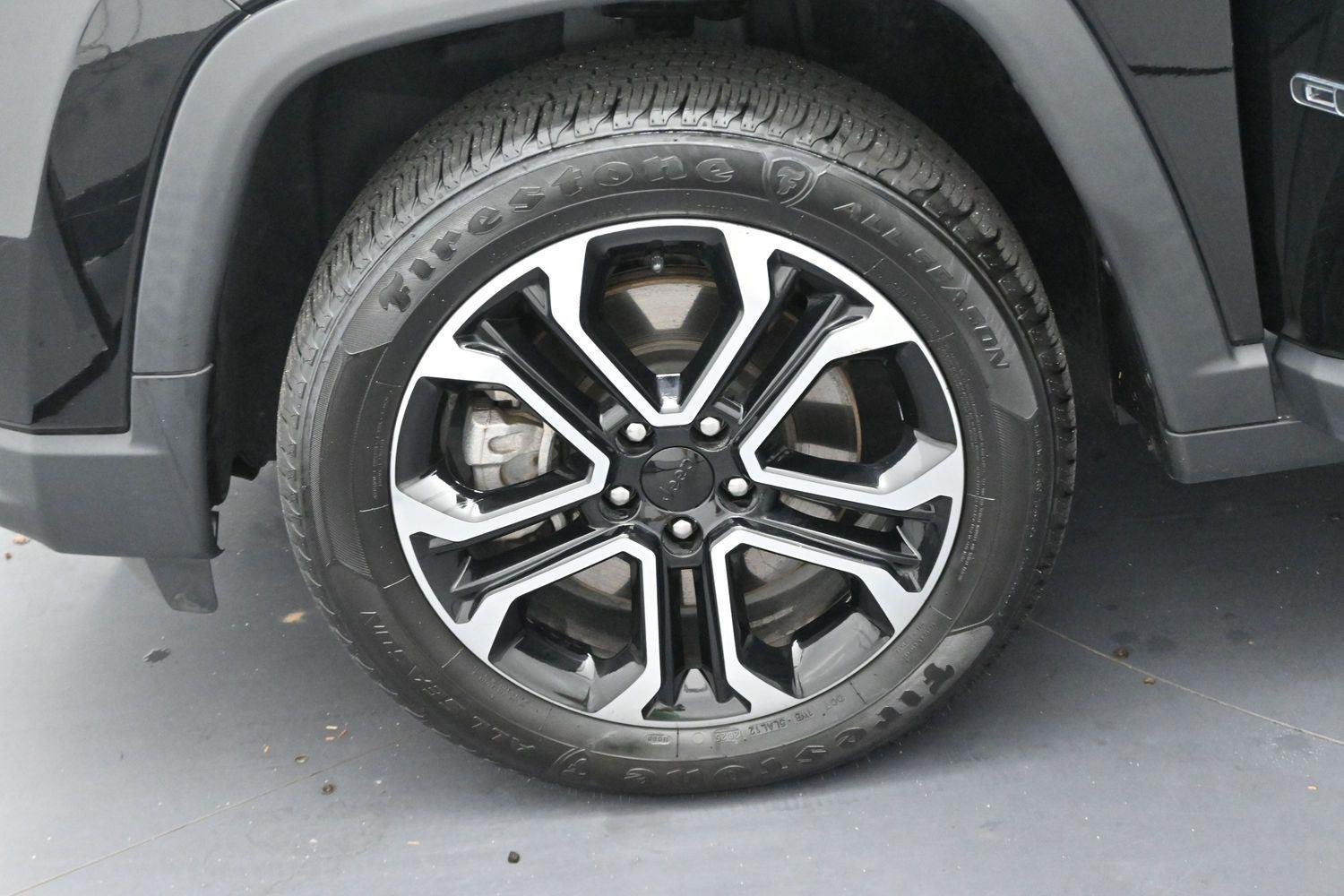 Used 2023 Diamond Black Crystal Pearlcoat Jeep Limited image 36
