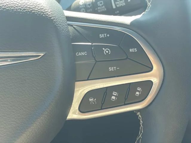 Used 2025 Black Chrysler Select image 15