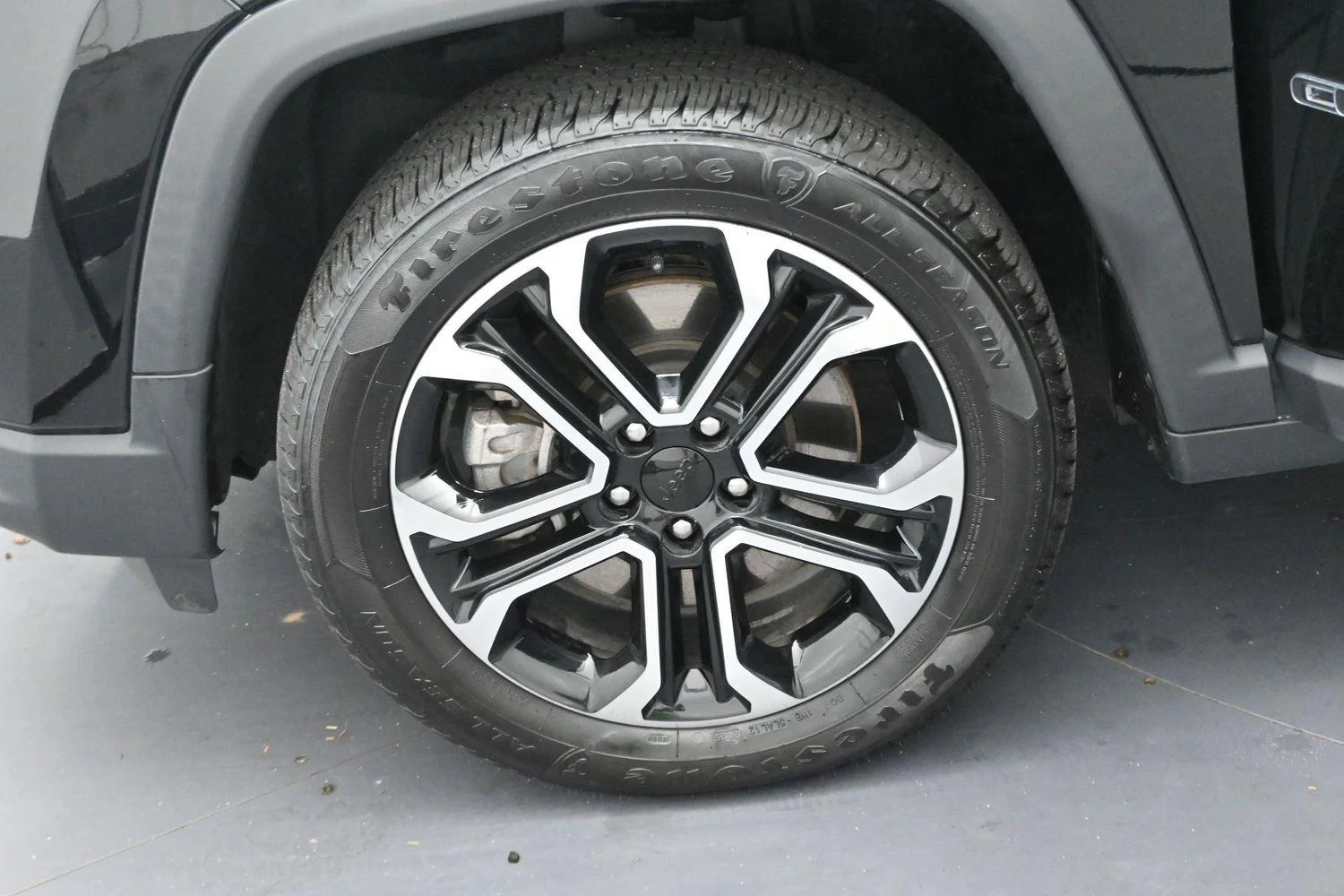 Used 2023 Diamond Black Crystal Pearlcoat Jeep Limited image 36