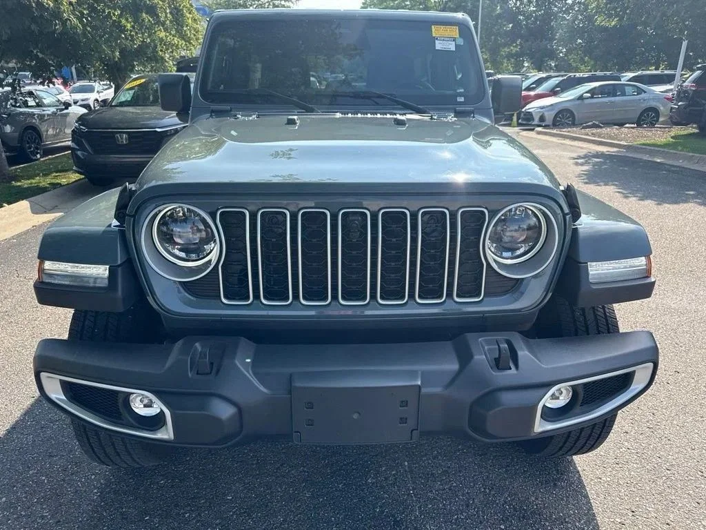 Used 2026 Anvil Clearcoat Jeep Sahara image 2