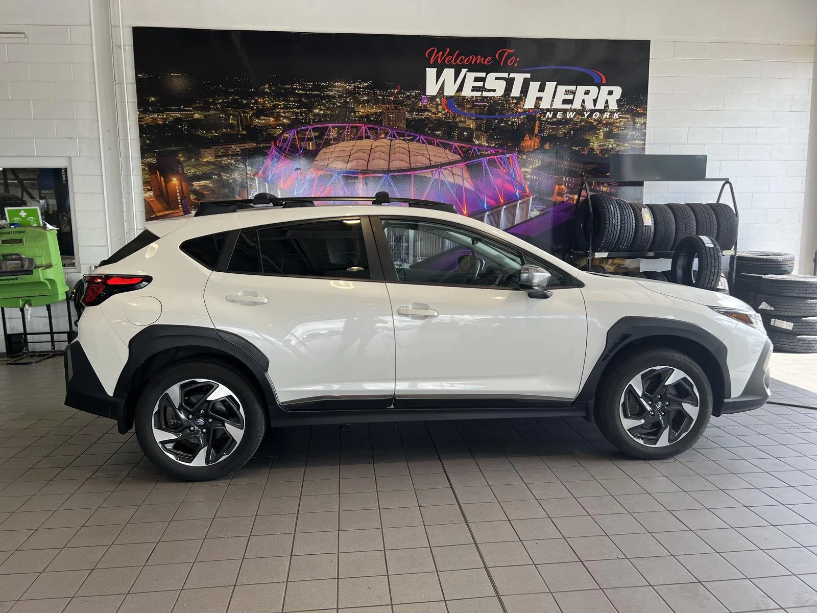 Used 2024 Crystal White Pearl Subaru Limited image 10