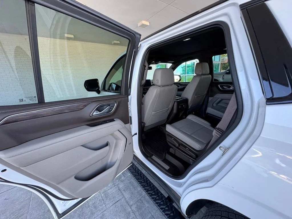 Used 2023 White Chevrolet Z71 image 20