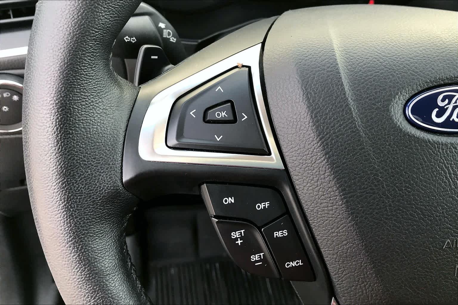 Used 2019 White Platinum Metallic Tri-Coat Ford SEL image 24