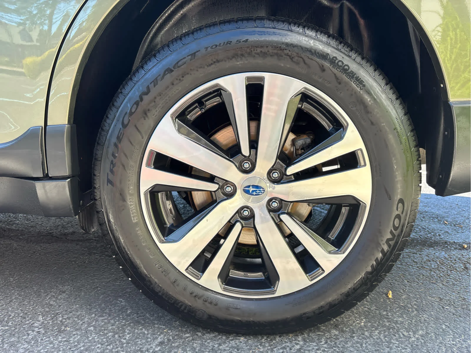 Used 2018 Wilderness Green Metallic Subaru Limited image 37