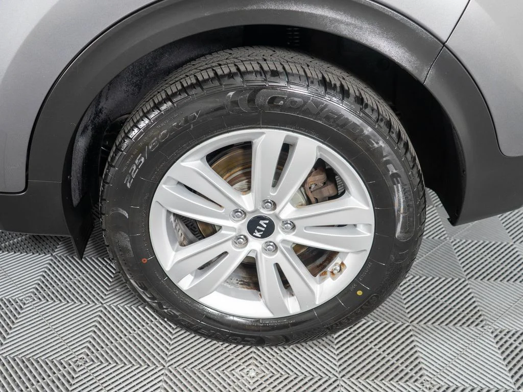 Used 2018 Silver Kia LX image 25