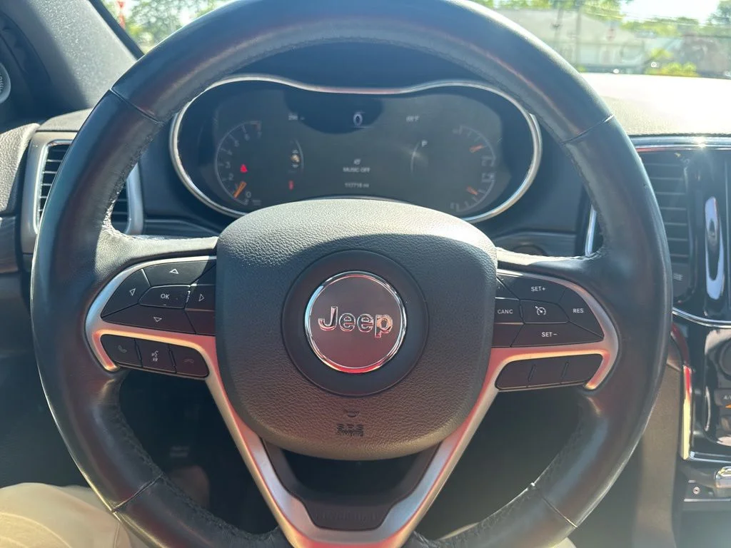 Certified Used 2019 Diamond Black Jeep Altitude image 17