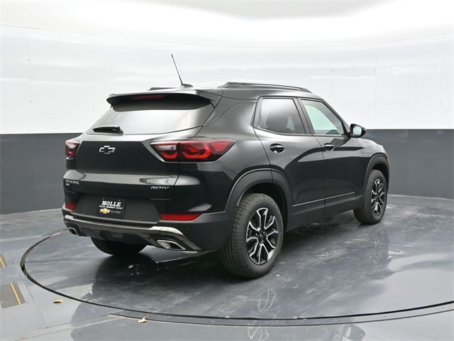 New 2026 Mosaic Black Metallic Chevrolet ACTIV image 6