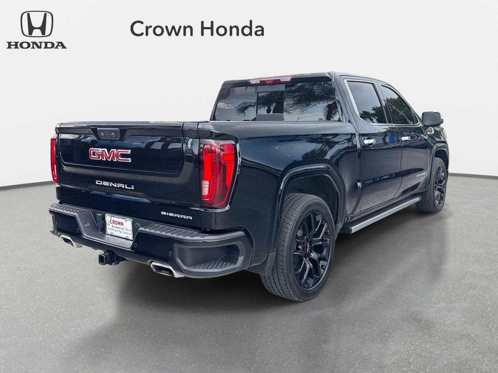 Used 2025 Onyx Black GMC Denali image 4