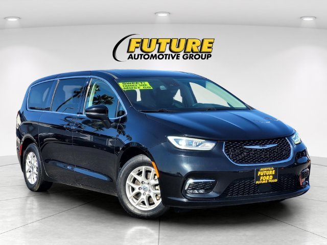 Used 2023 Black Chrysler Touring L image 1