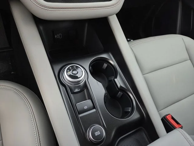 New 2026 Star White Metallic Tri-Coat Ford Active image 9