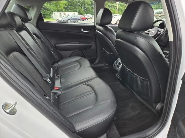 Used 2018 White Kia EX image 21