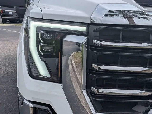 Used 2024 Summit White GMC Elevation image 9