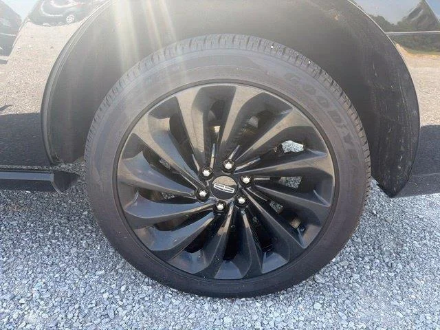 Used 2021 Black Lincoln Reserve image 39